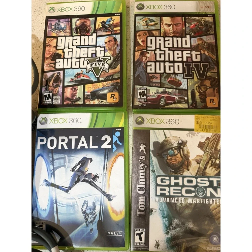 Microsoft Xbox 360 ,2 Controllers ,cables‎ HDMI Cable ,4 Games